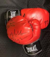 Autographed Boxing Gloves 202//229